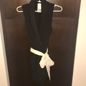 Sleeveless surplice black and white jumpsuit